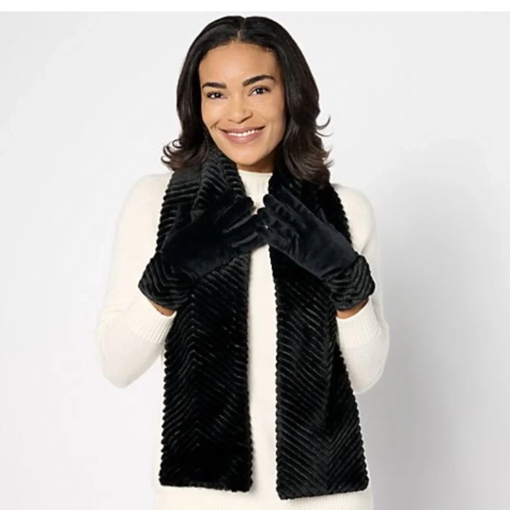 SPRIGS CHEVRON Faux Fur Pull Through Scarf & Glove Set
